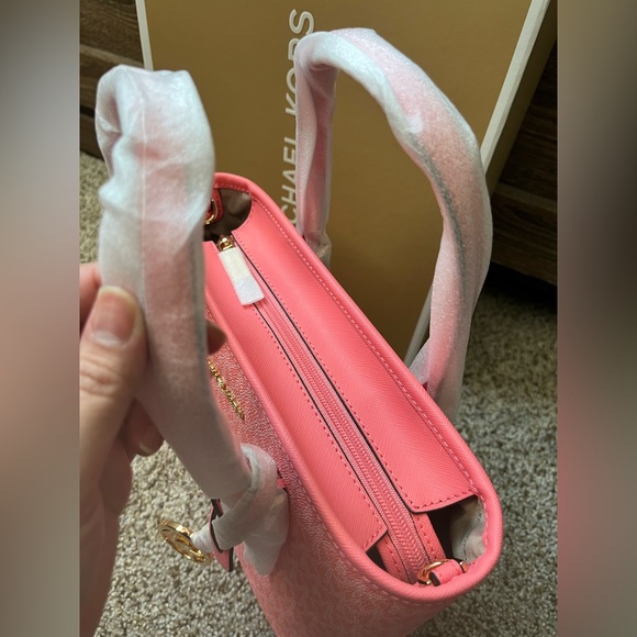 ❌SOLD❌ NWT Michael Kors Jet Set Travel Bag - Picture 6 of 8